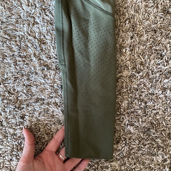 Lululemon 28” Wunder Under - Picture 4 of 9